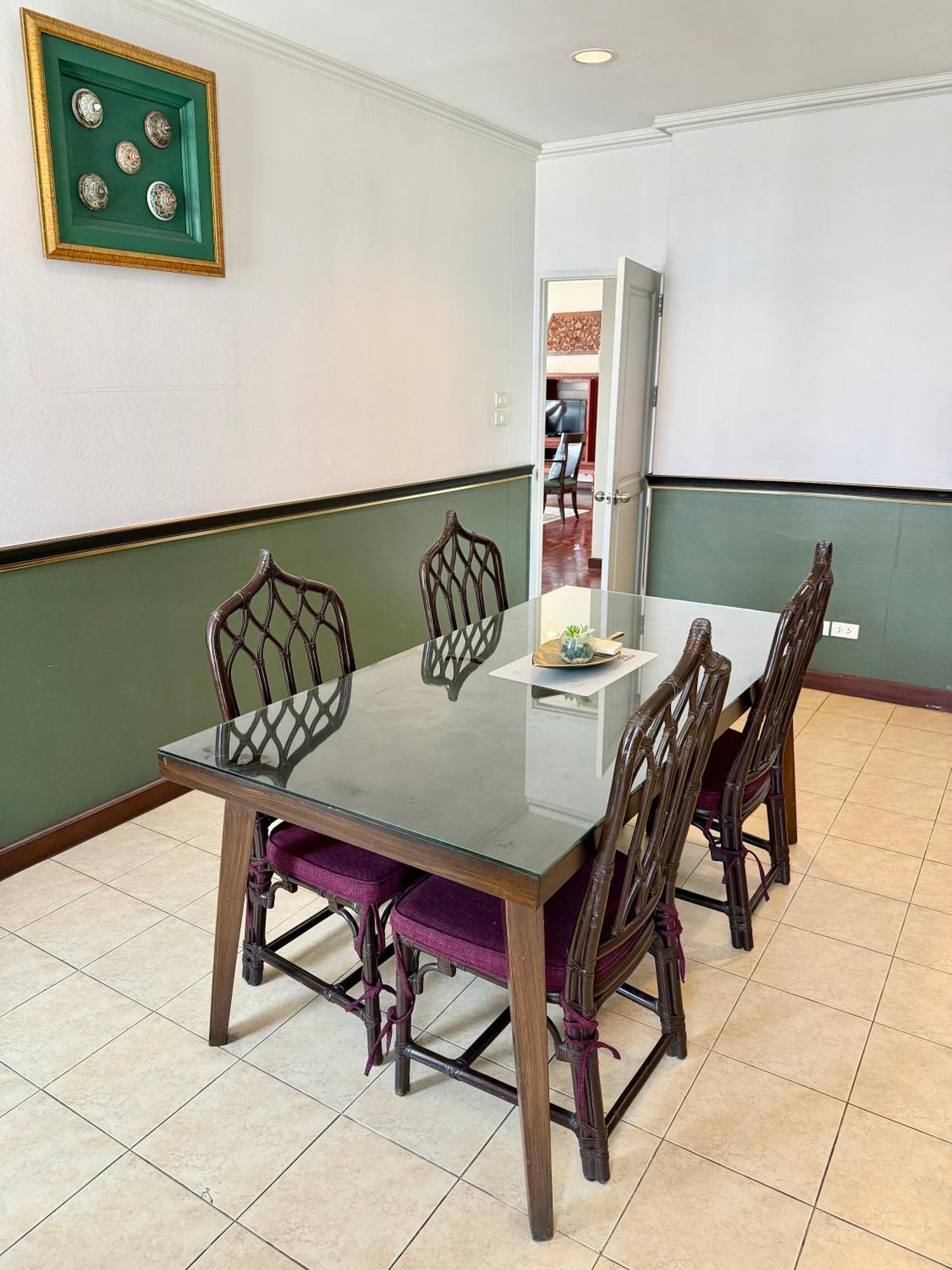 Samsen Spacious 2br Contemporary Thai Style Pangsapuri *